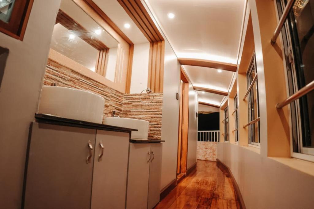 Venice Premium Houseboats Alleppey アーラップーザ県 エクステリア 写真