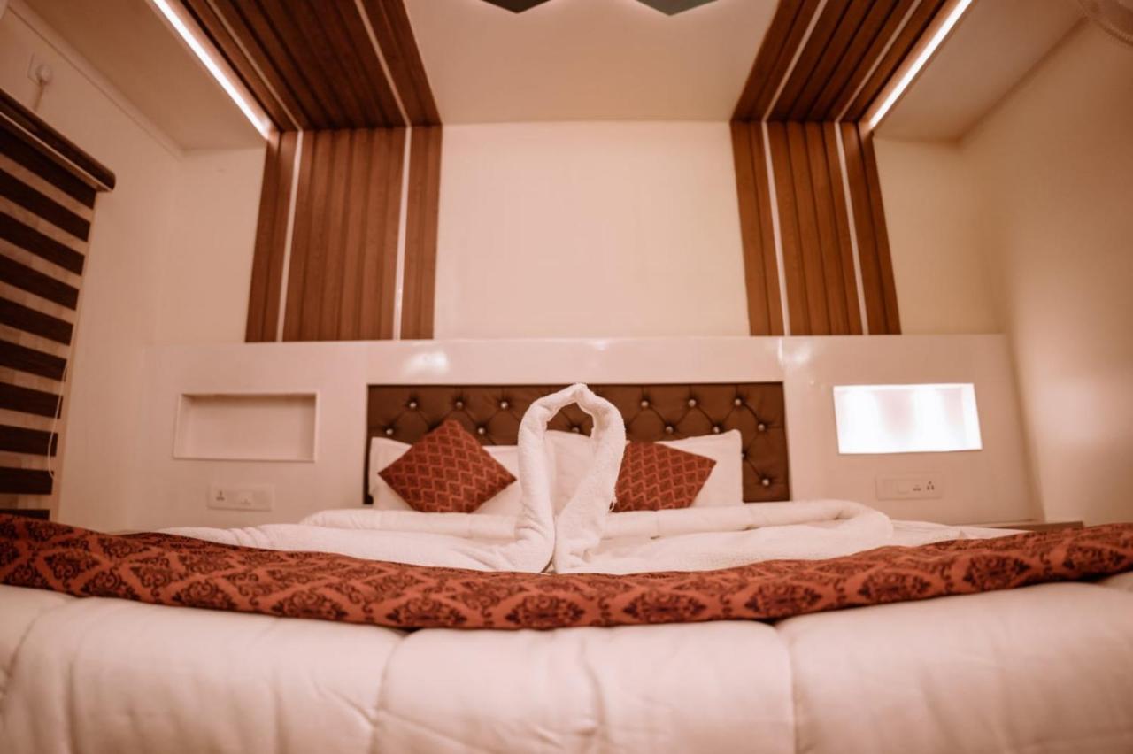 Venice Premium Houseboats Alleppey アーラップーザ県 エクステリア 写真