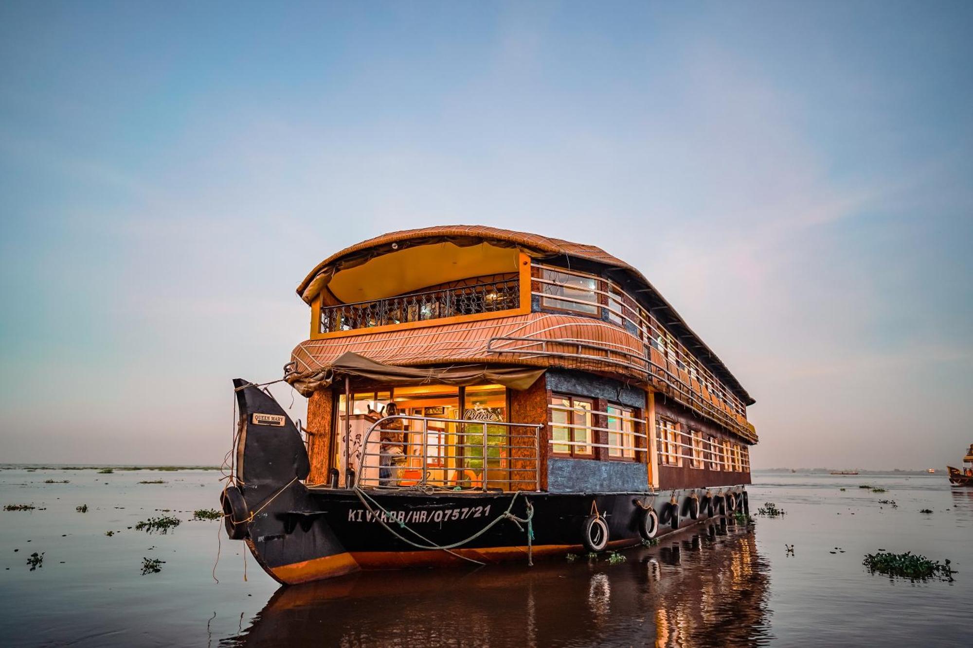 Venice Premium Houseboats Alleppey アーラップーザ県 エクステリア 写真