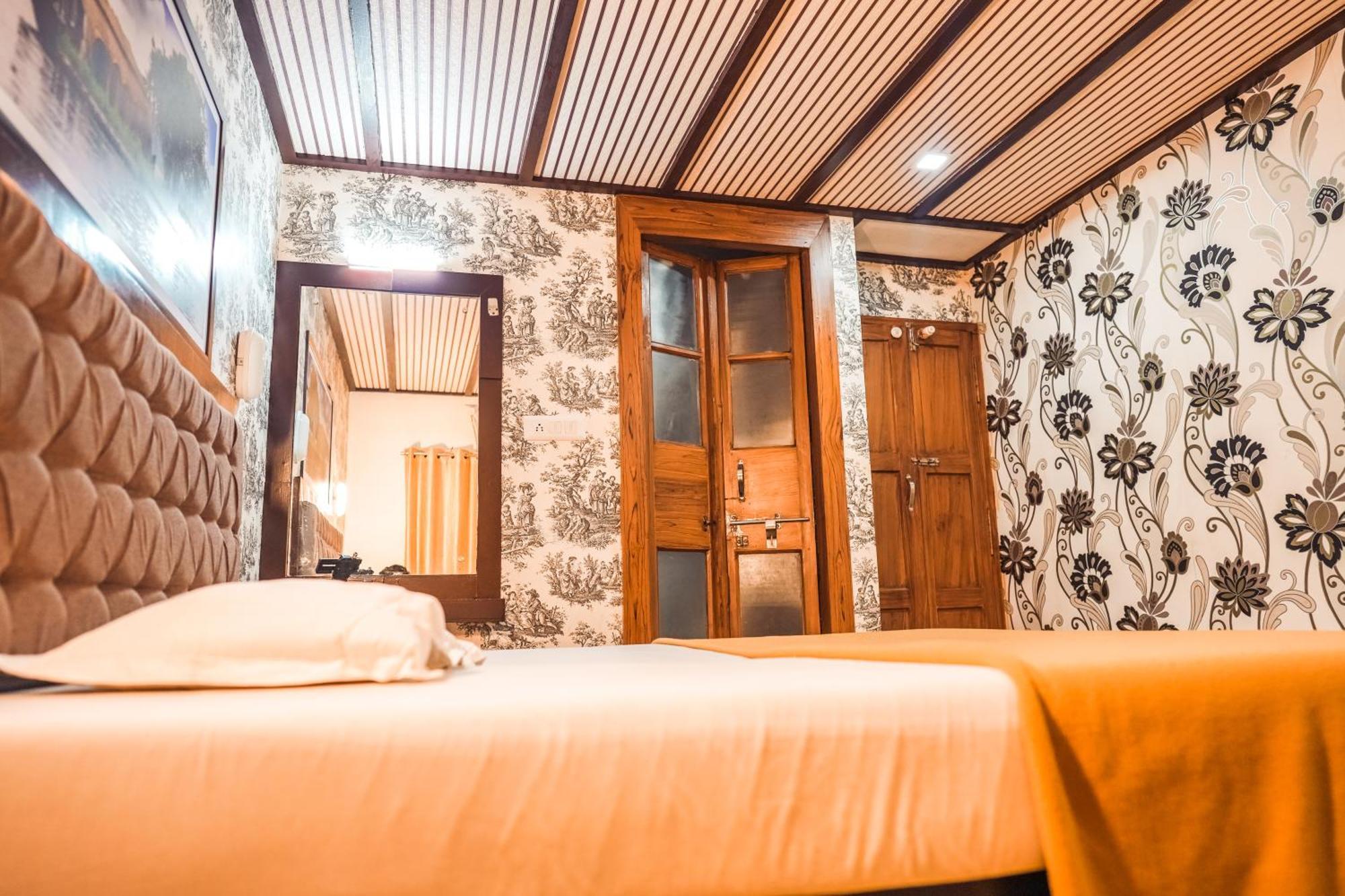 Venice Premium Houseboats Alleppey アーラップーザ県 エクステリア 写真