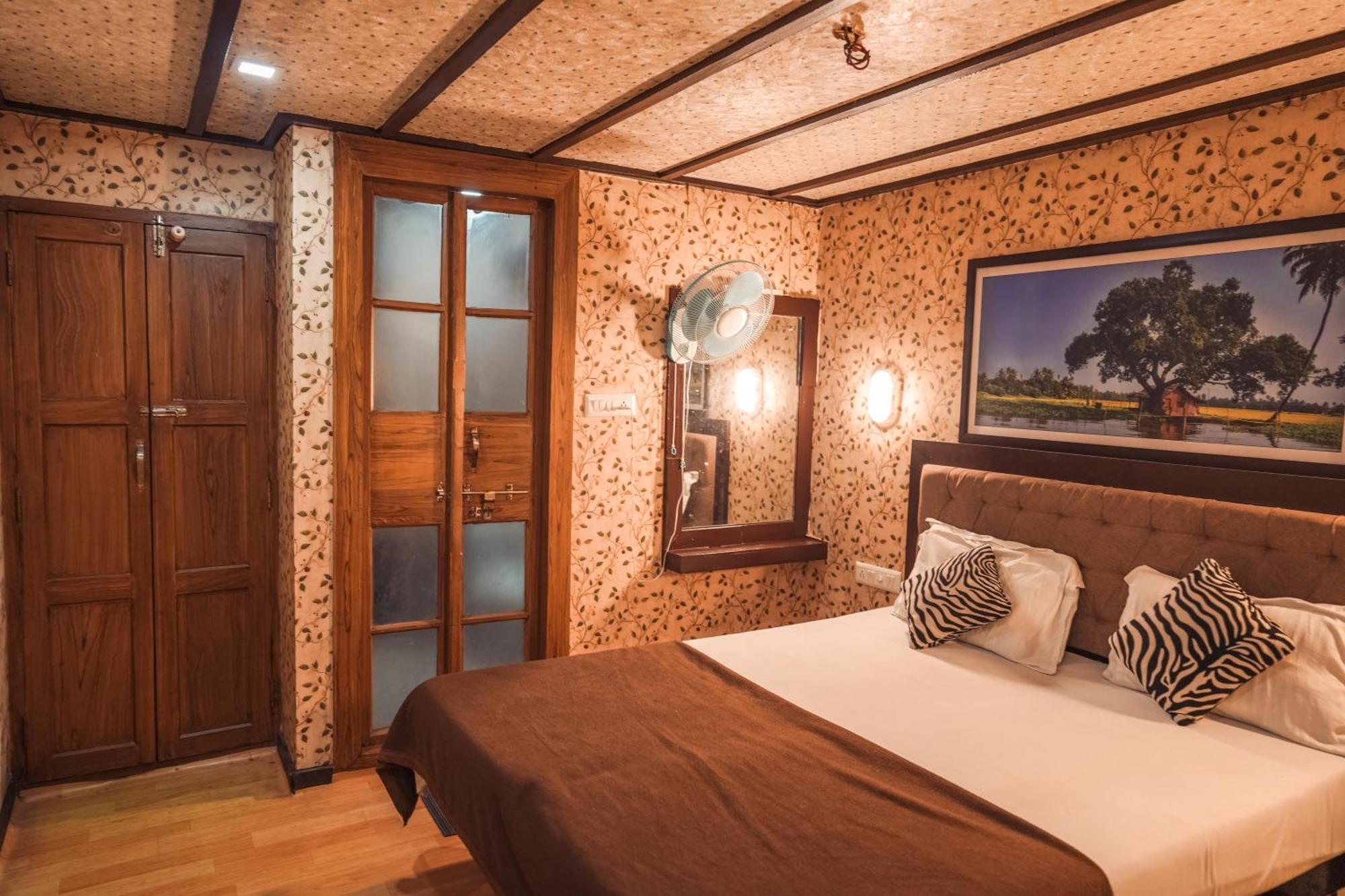 Venice Premium Houseboats Alleppey アーラップーザ県 エクステリア 写真