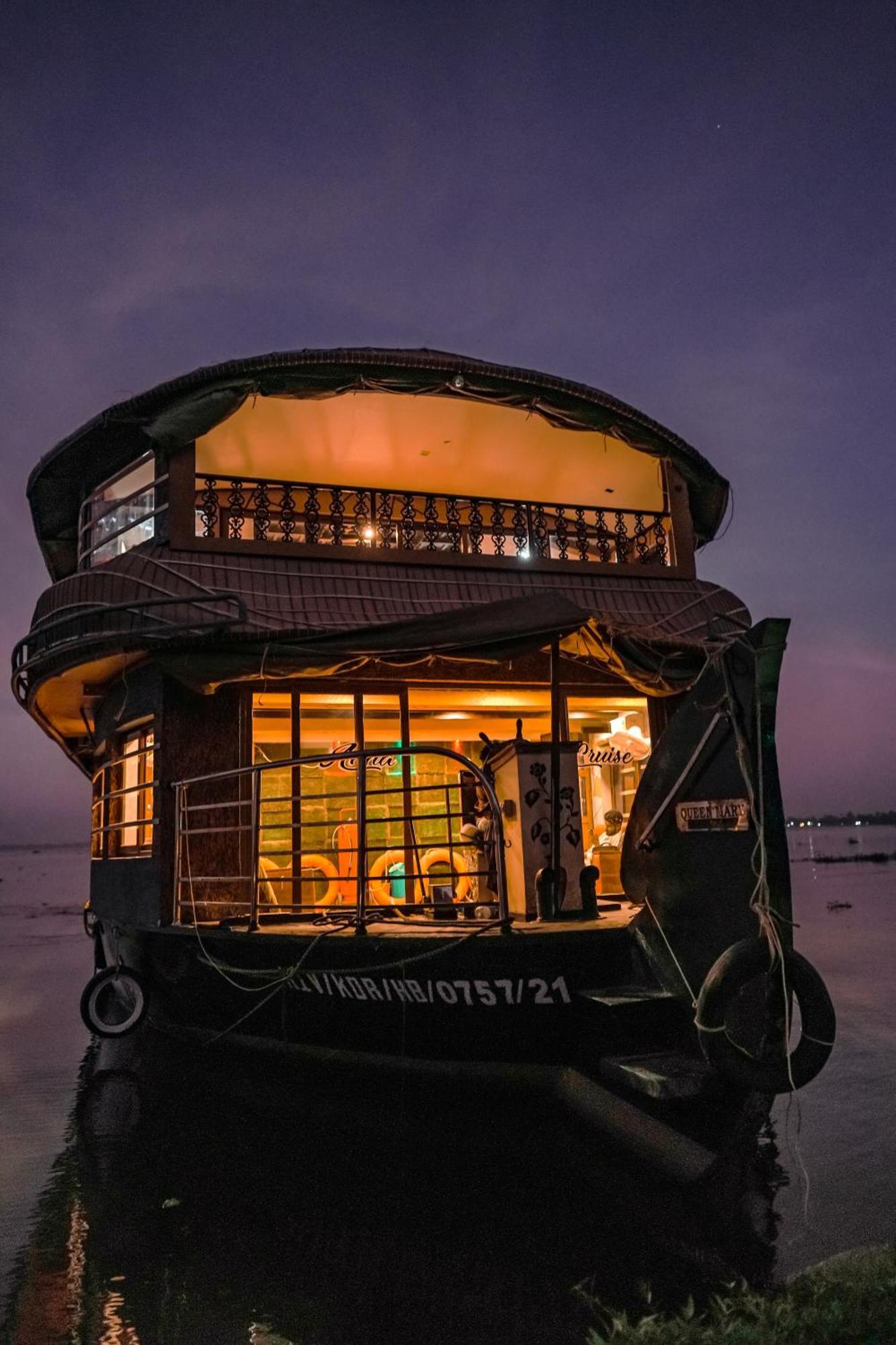 Venice Premium Houseboats Alleppey アーラップーザ県 エクステリア 写真