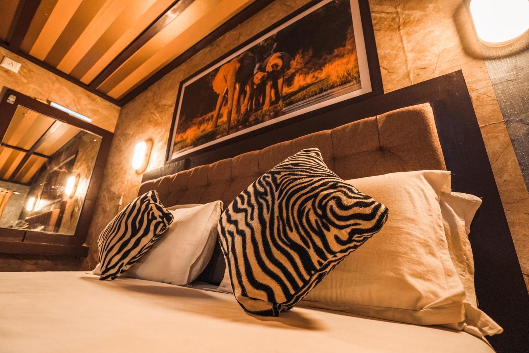 Venice Premium Houseboats Alleppey アーラップーザ県 エクステリア 写真