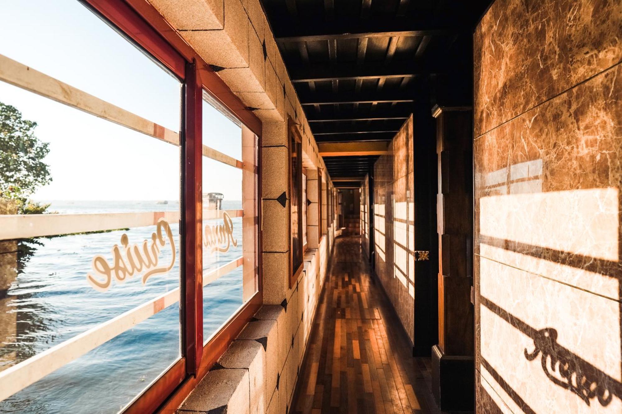 Venice Premium Houseboats Alleppey アーラップーザ県 エクステリア 写真