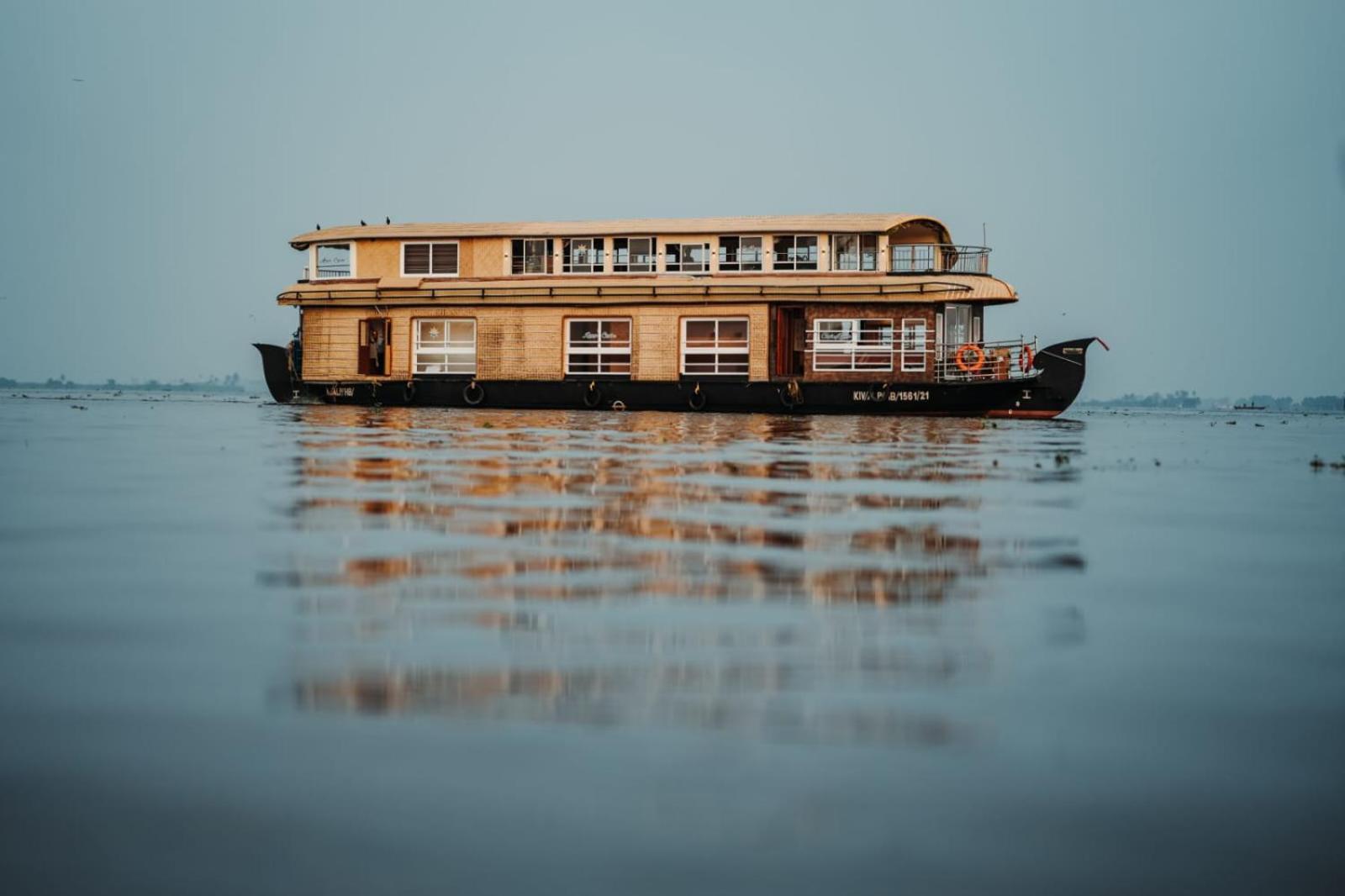 Venice Premium Houseboats Alleppey アーラップーザ県 エクステリア 写真
