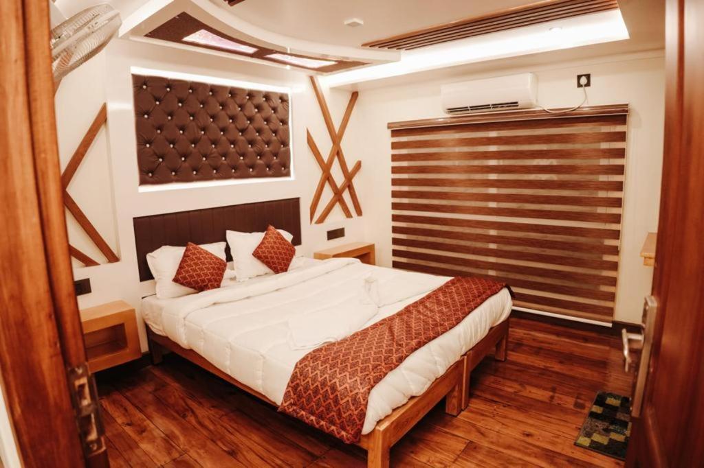 Venice Premium Houseboats Alleppey アーラップーザ県 エクステリア 写真