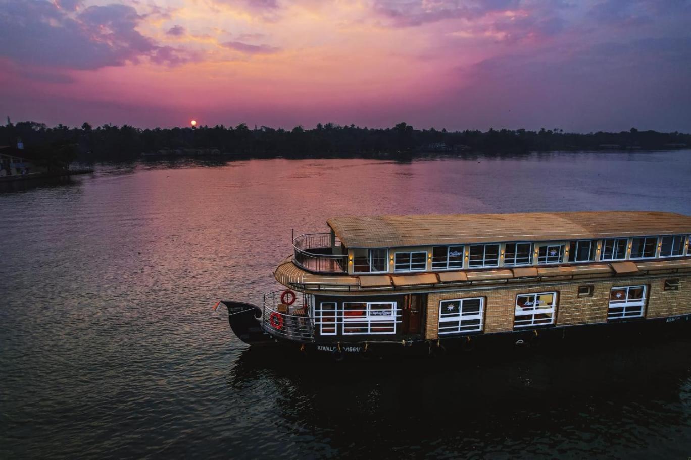 Venice Premium Houseboats Alleppey アーラップーザ県 エクステリア 写真