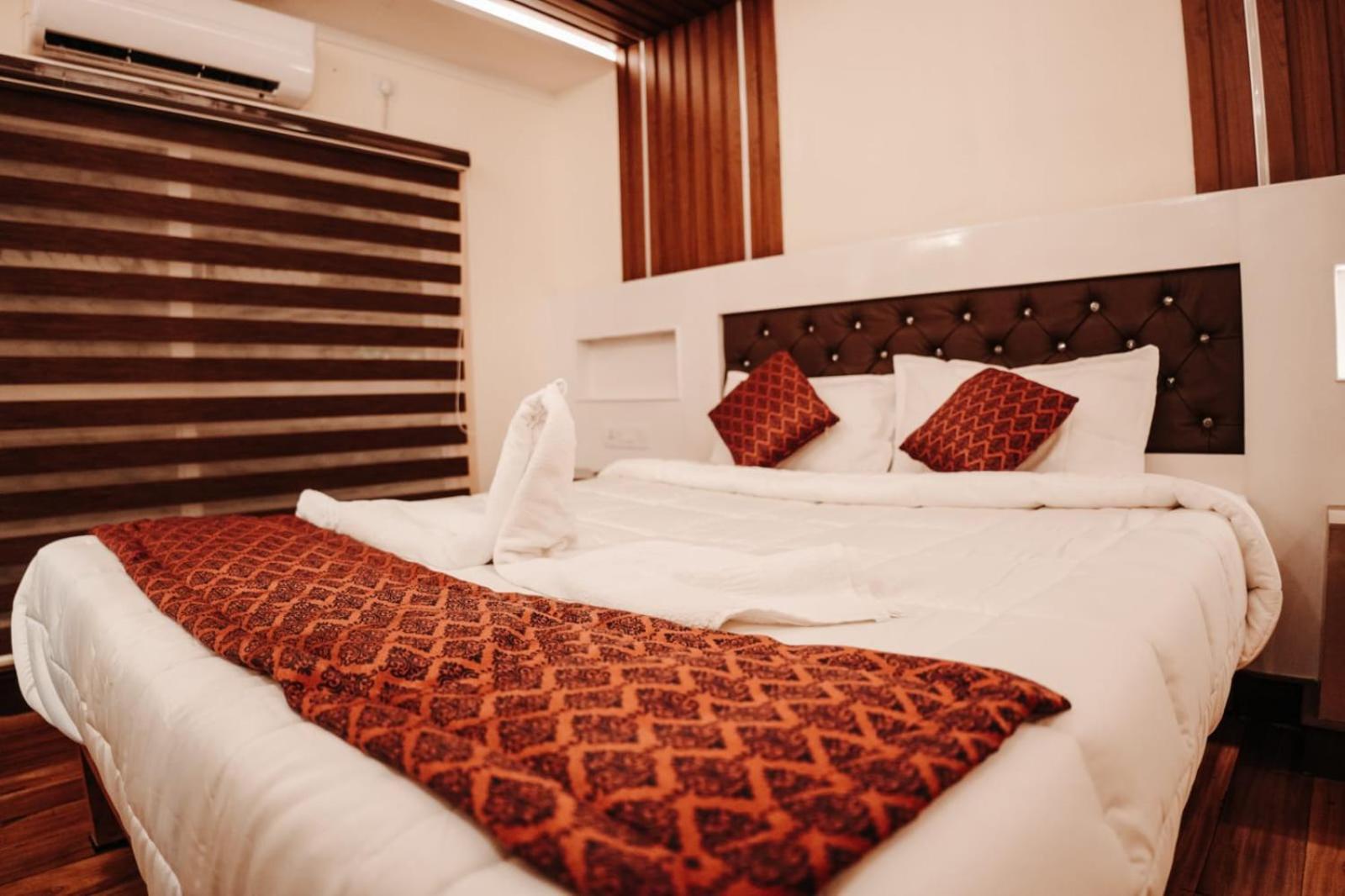 Venice Premium Houseboats Alleppey アーラップーザ県 エクステリア 写真