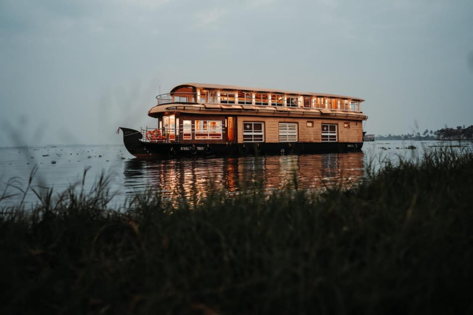 Venice Premium Houseboats Alleppey アーラップーザ県 エクステリア 写真